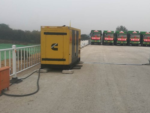 义安电力系统的稳定性和设备兼容性如何影响发电机组的频率规格？