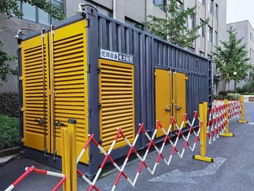 义安如何使用转速表检查发动机的转速？