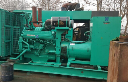 义安发电机组如何判断水冷式机油散热器内部是否需要清洗？