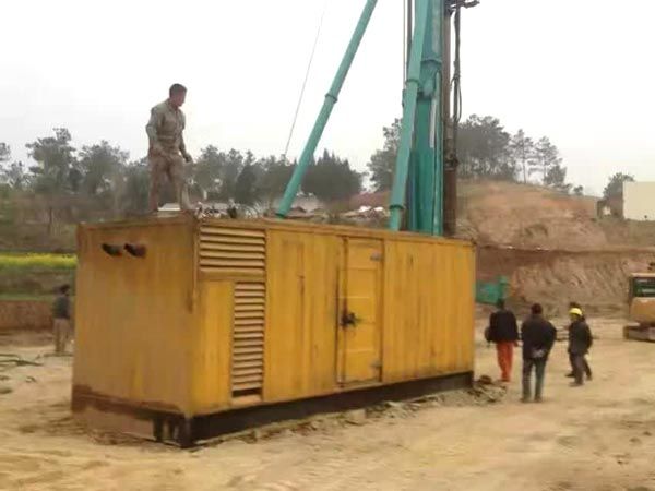 义安如何判断水冷式机油散热器密封件是否需要更换？